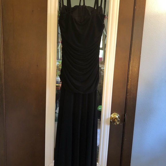 High/Low Black Formal Dress from Morgan&Co. - Picture 3 of 6